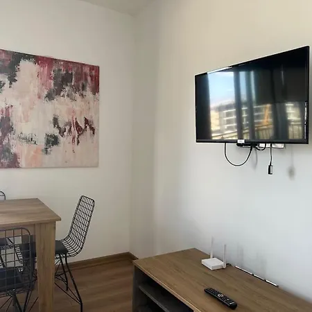 Luxury 2 Bedroom Gold 35 By Myguest *